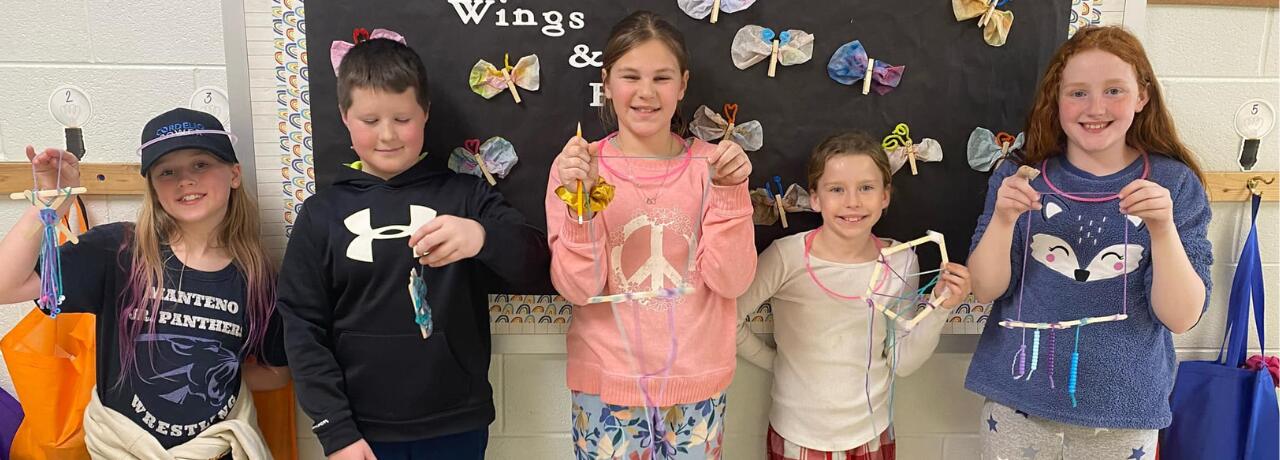 4th graders make dreamcatchers